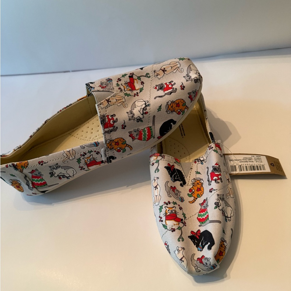 Toms Belmont Light Gray Holiday Cats Slip-On Canvas Flats Women’s 8.5 NEW